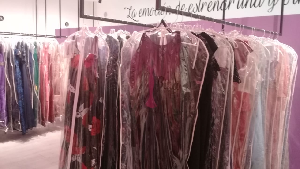 Diligencia Ojalá Doctor en Filosofía Renta de Vestidos en San Nicolás | Bina Boutique