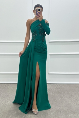 Vestido con manga asimÃ©trica, diseÃ±o de encaje en talle y faldÃ³n en costado 