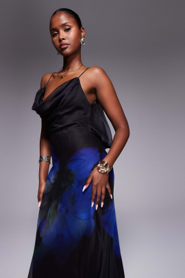 Vestido con tela fluida, espalda descubierta y diseño de flor en estampado 